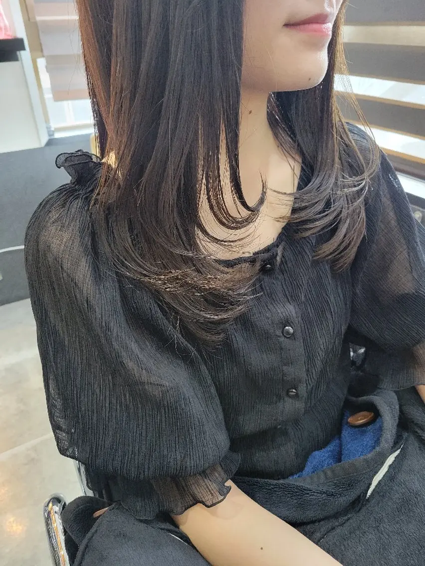 セミロング カラー グレージュ オリーブグレージュ オリーブグレー 顔まわりレイヤー 顔周りカット Day&Night [店長]Chiakiのヘアスタイル