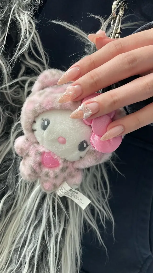ネイル チークネイル フラッシュネイル ジェルネイル ハート ラメ(グリッター) ハンドネイル Sugar. ひかり໒꒱˚.*のネイルデザイン
