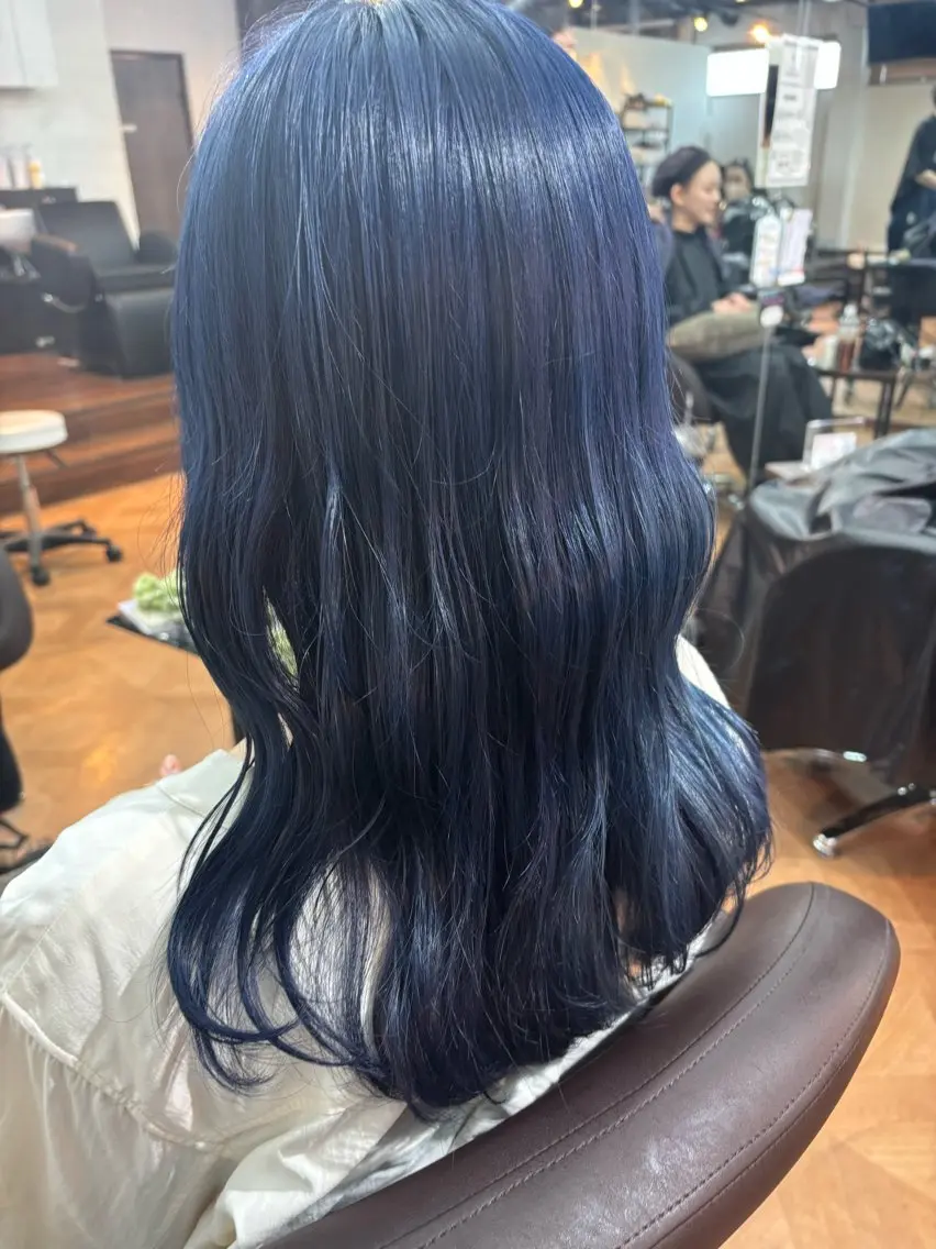 カラー 透明感ブラウン｜ レイヤー｜小寺 葵のヘアスタイル