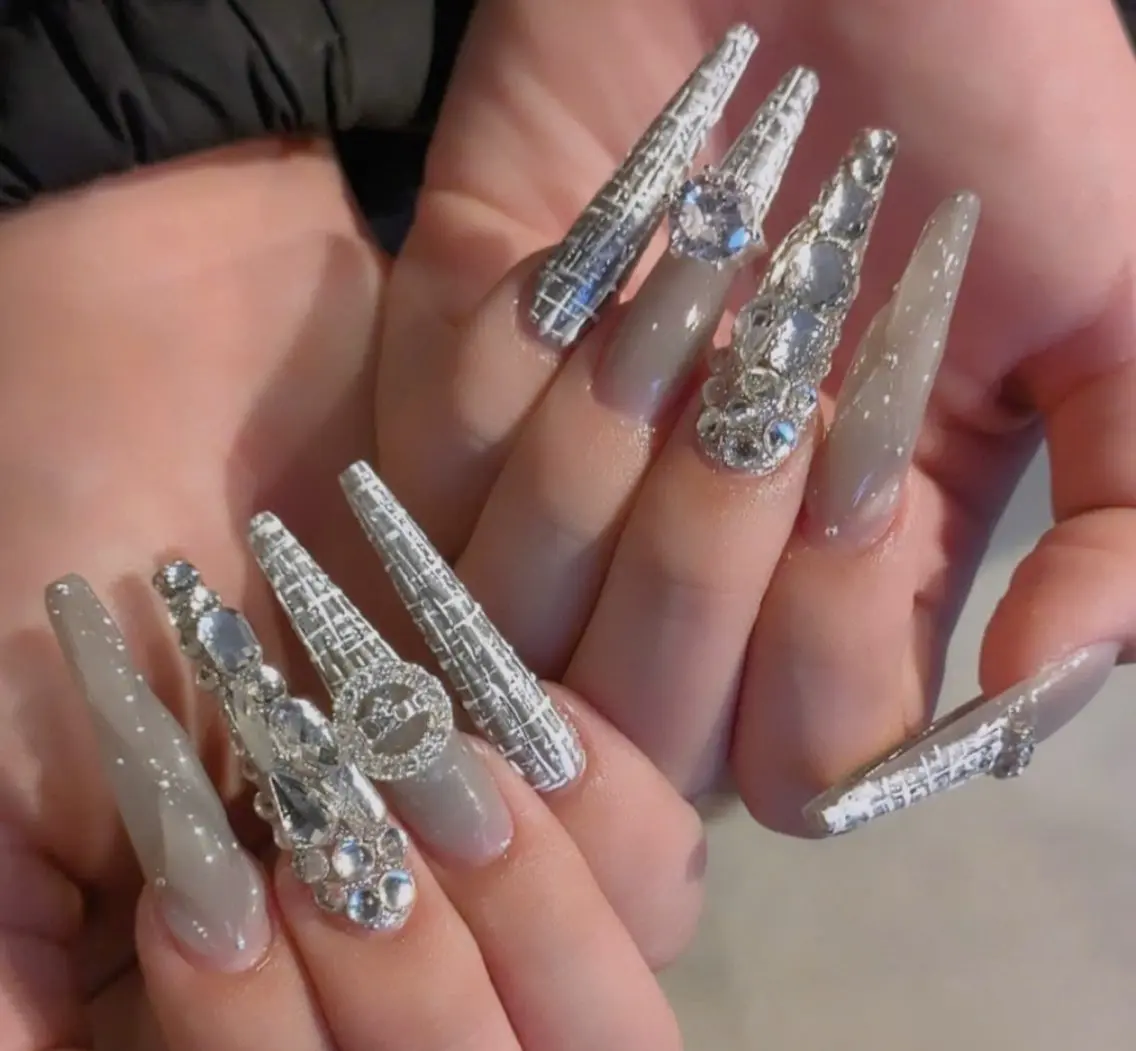 ネイル アートネイル ボルドー フレンチネイル ジェルネイル 氷ネイル・うるうるネイル ハンドネイル Julie Nail Hinのネイルデザイン