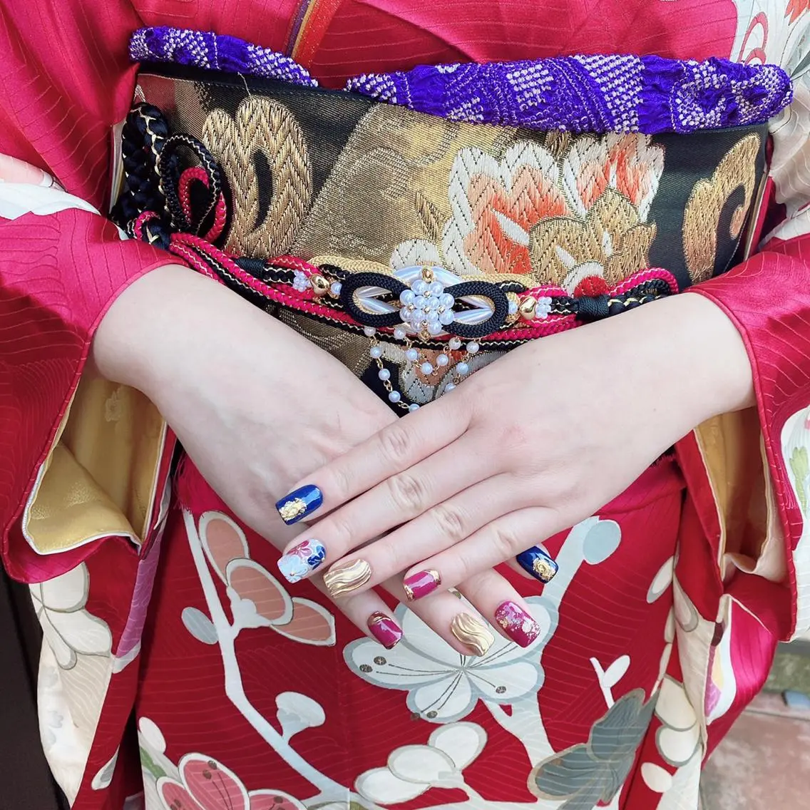 ネイル 成人式 ネイルチップ nailsalon ♡amour♡のネイルデザイン