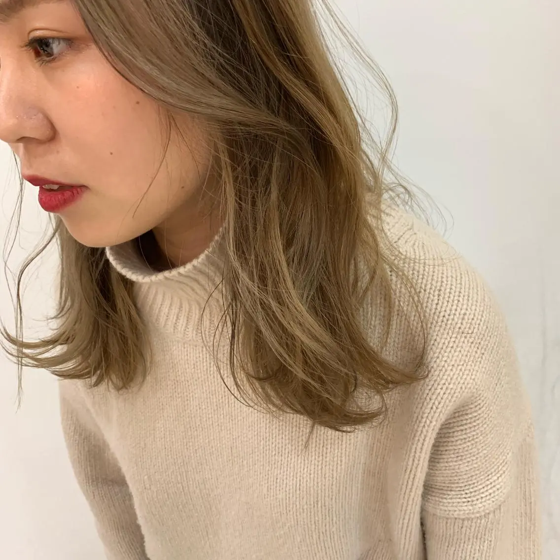 セミロング カラー ベージュカラー ブリーチ ミルクティーベージュ かえ🩶韓国ボブ🎀 透明感カラー🥣のヘアスタイル