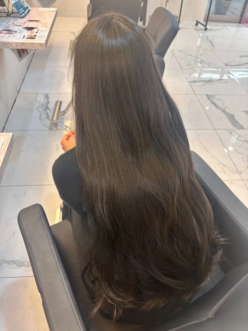 ロング 韓国風ヘア ヘアカラー トリートメント 𝐿𝑒𝑒 四ツ橋 𝑅𝐴𝑁𝐴のヘアスタイル