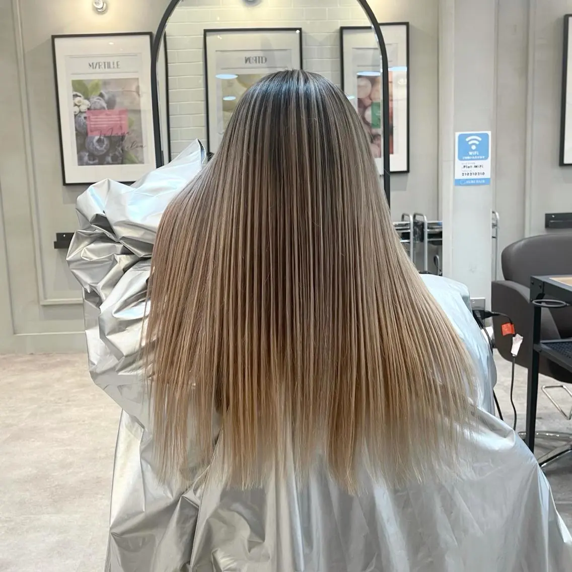 セミロング カラー ヘアアレンジ バレイヤージュ デザインカラー ハイライトカラー 外国人風カラー ハイライト カット ヘアカラー トリートメント アンドウ ユウ/ レイヤーカット/韓国のヘアスタイル
