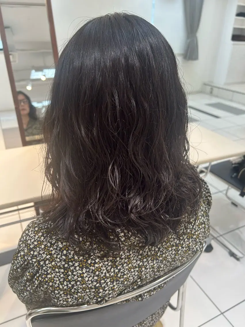 セミロング パーマ ✂韓国レイヤー 🦋みやび🪽のヘアスタイル