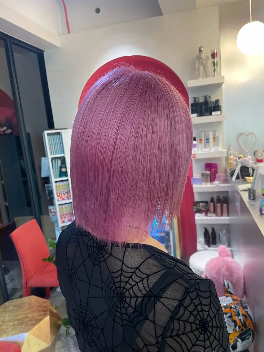 カラー ラベンダーカラー ピンクカラー ピンクラベンダー Mii. 内田萌々のヘアスタイル