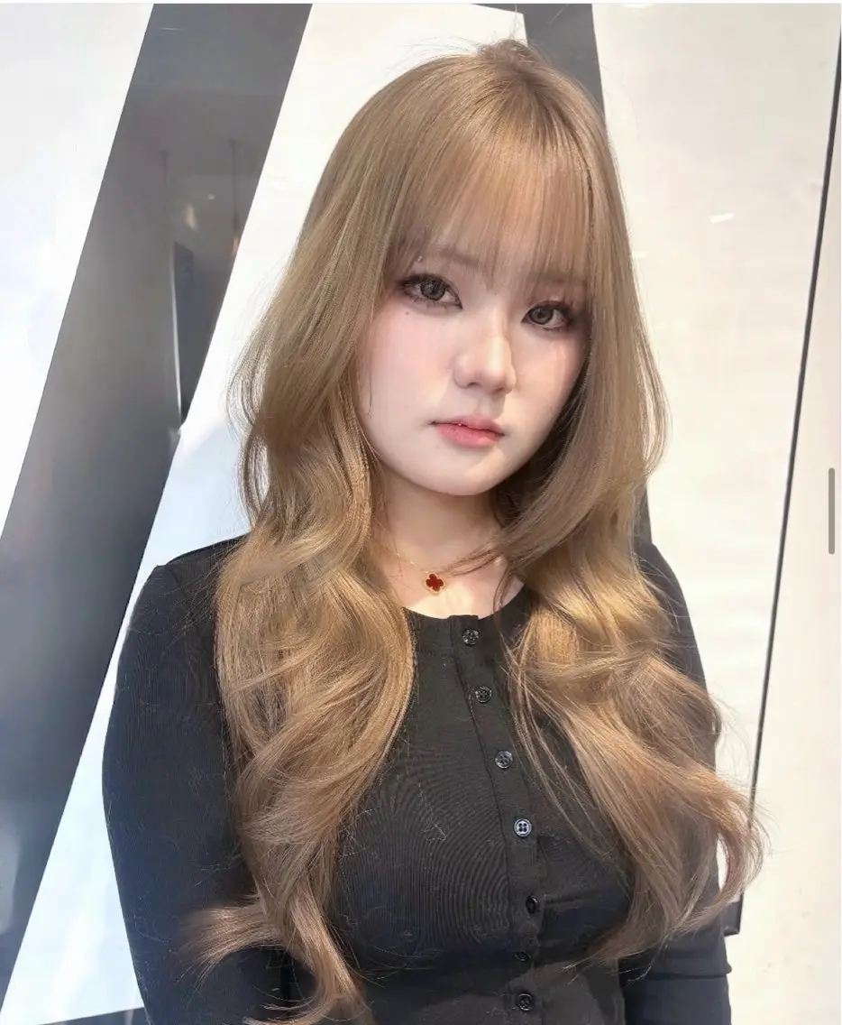 ロング ヘアカラー あおい /ブリーチモデル募集のヘアスタイル