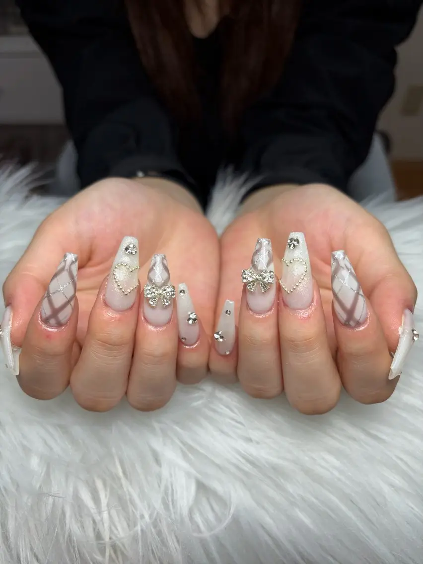 ネイル アートネイル 長さ出し ジェルネイル マグネットネイル ニュアンスネイル ハンドネイル Cloudy Chan Nailのネイルデザイン