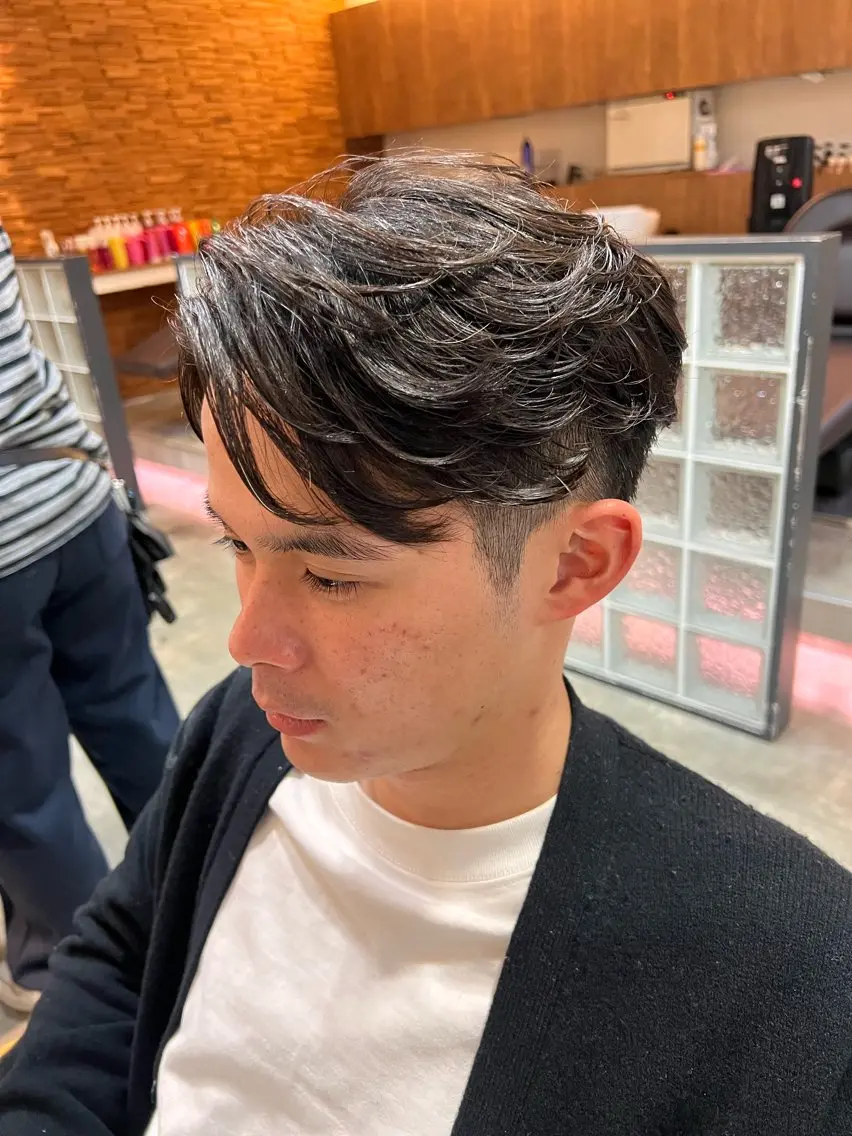 パーマ メンズ カット パーマ 透明感・艶感 小坂隼斗のヘアスタイル