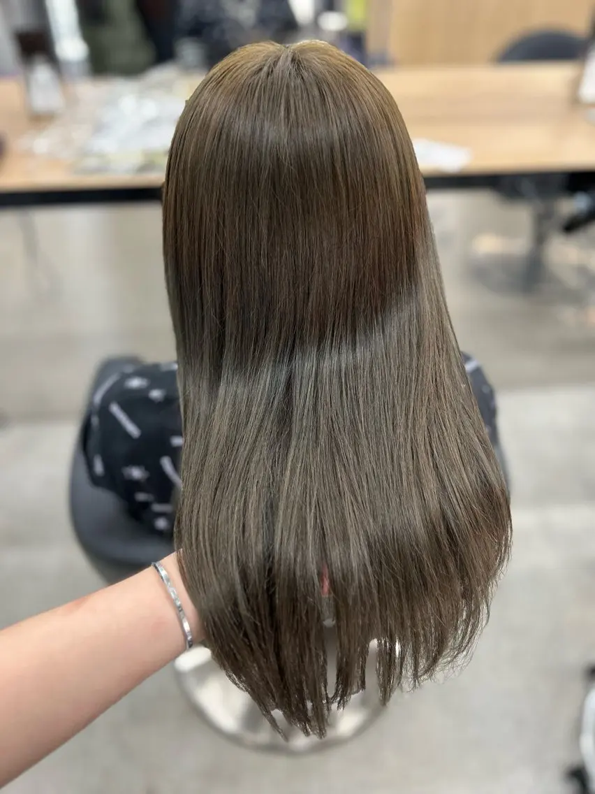 ロング カラー カット ヘアカラー トリートメント ヘアセット YUKA🤍ベージュ /ミルクティーのヘアスタイル