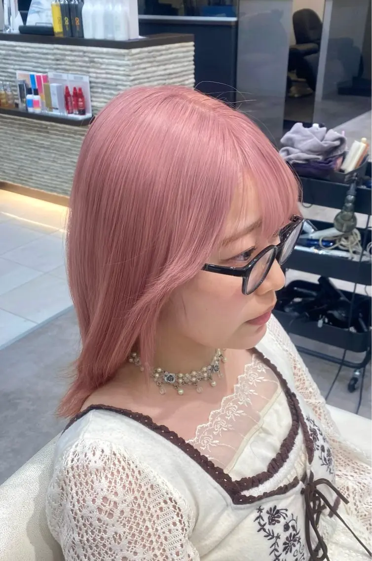 セミロング カラー ブリーチ ブロンド ピンクカラー ホワイトピンク 透明感カラー/髪質 改善🎀suzukaのヘアスタイル