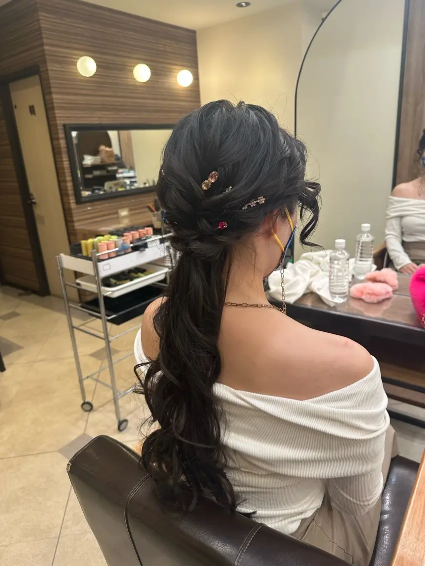 ロング ヘアアレンジ 顔周りカット 山本 かおりのヘアスタイル