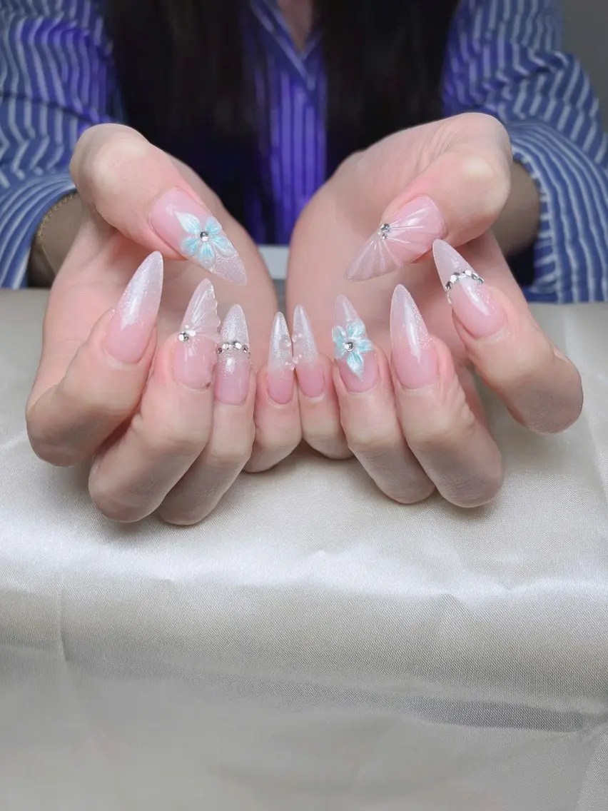 ネイル アートネイル オーロラネイル フラッシュネイル フットネイル フレンチネイル Sora nail 長さ出し専門店のネイルデザイン