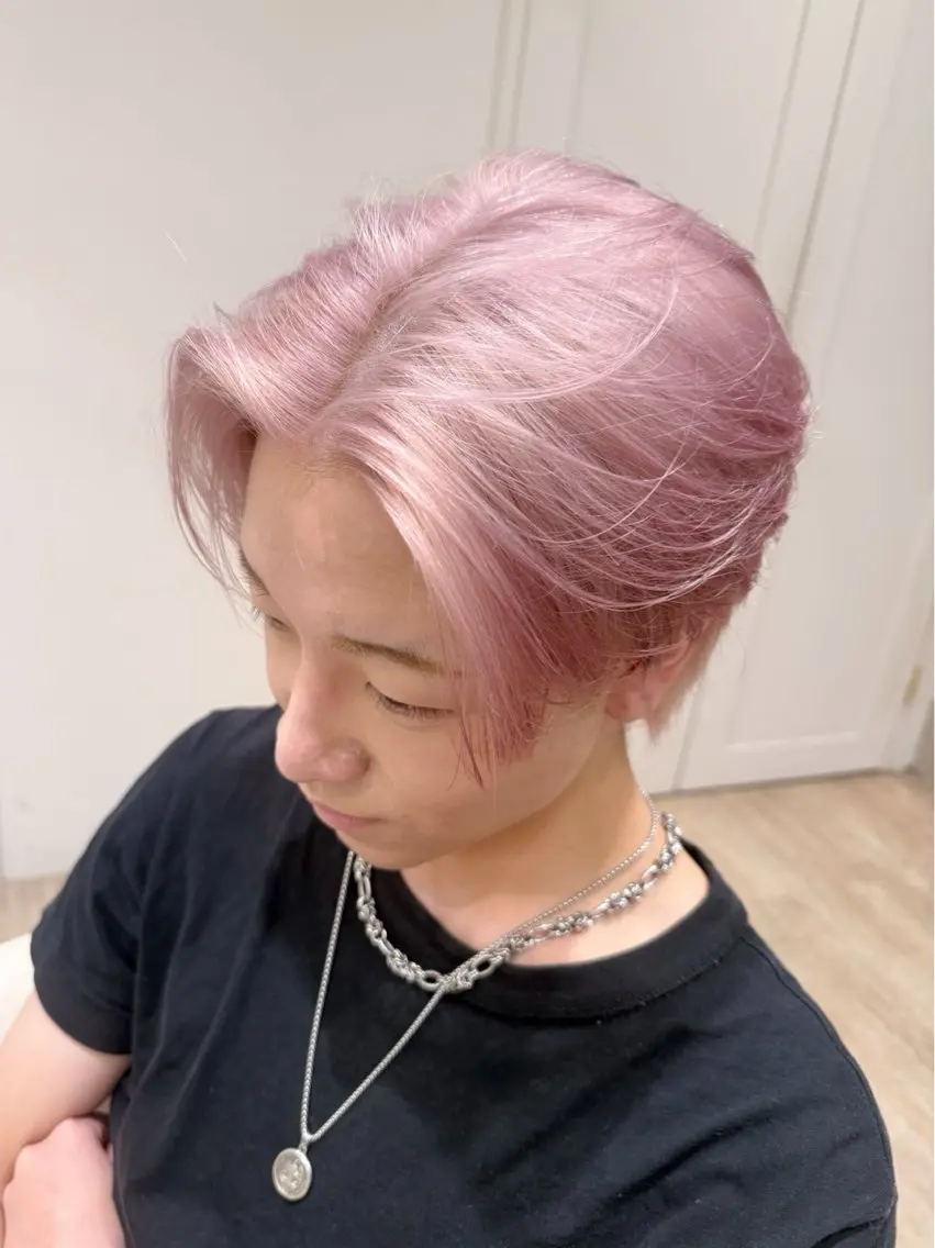 ショート カラー メンズ グラデーションカラー ピンクカラー カット ヘアカラー トリートメント CHIHIRO🧸 ピンクベージュ🩰のヘアスタイル