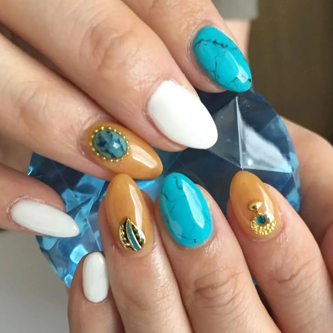 ネイル ストーンネイル Nailsalon G.S.F Hisaのネイルデザイン