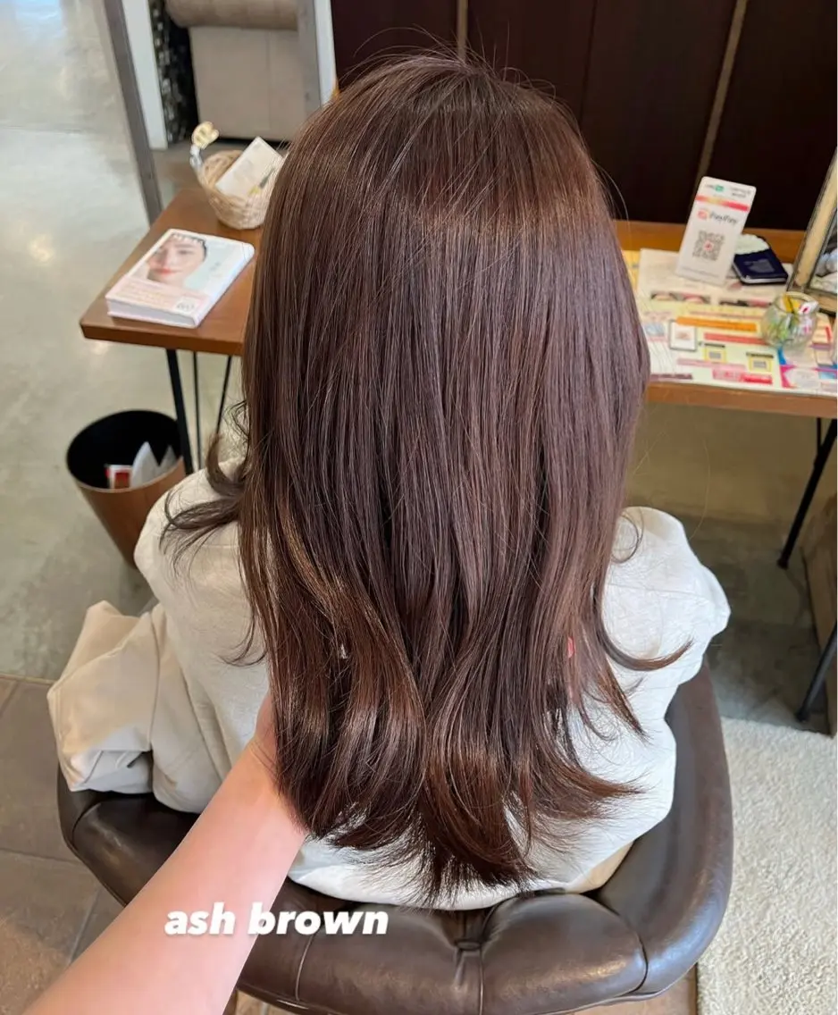 ミディアム カラー アッシュ ベージュカラー 透明感カラー 水ノ上 優花のヘアスタイル