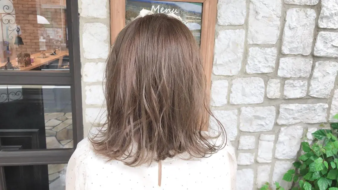 ミディアム カラー パーマ ヘアアレンジ メンズ キッズ ネイル マツエク・マツパ メンズブリーチ ベージュカラー ブリーチ ブリーチなしカラー カット ヘアカラー トリートメント 髪質改善/透明感 OAK兵庫のヘアスタイル