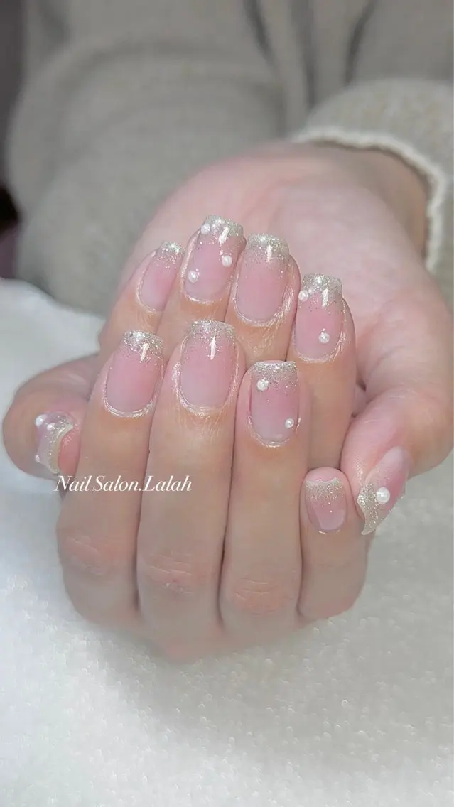 ネイル チークネイル フラッシュネイル グリーン ラメ(グリッター) 春ネイル Nail Salon .Lalahのネイルデザイン