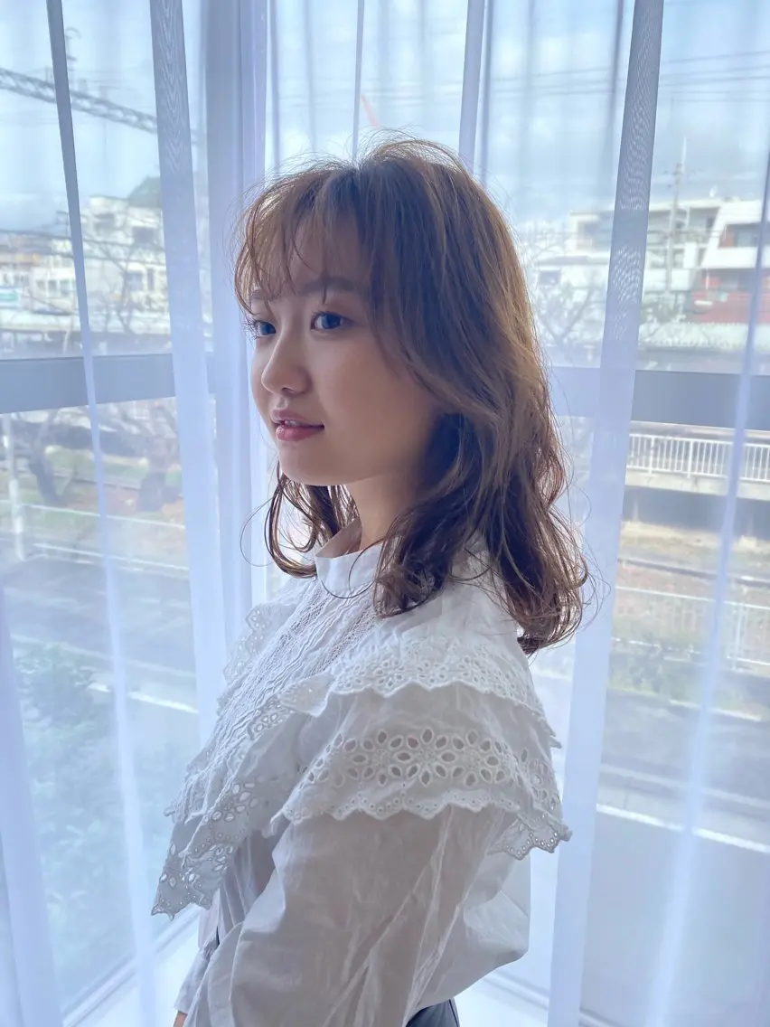 ミディアム カラー カット ヘアカラー トリートメント ヘアーロウル ニコラのヘアスタイル