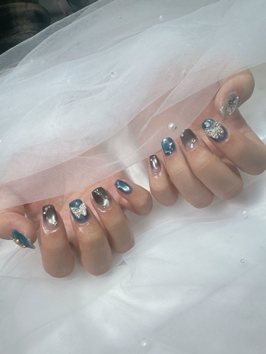 ネイル アートネイル チークネイル フレンチネイル ジェルネイル ガラスフレンチ ハンドネイル Queeens nailのネイルデザイン