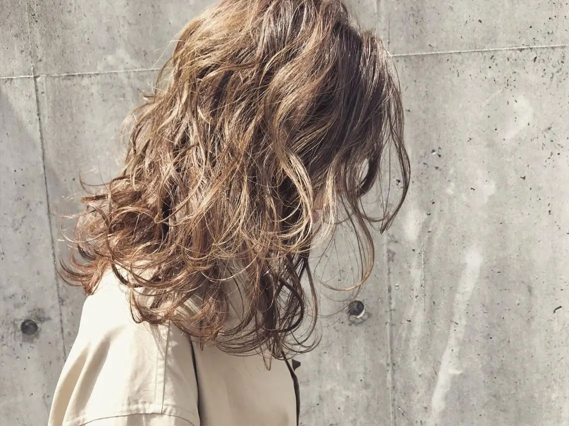 セミロング ハイライト レイヤーカット Musiiik hairのヘアスタイル