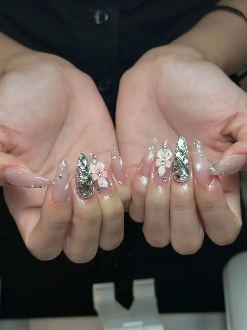 ネイル チークネイル ドット フレンチネイル グラデーション ハート ハンドネイル Julli NailStudioのネイルデザイン