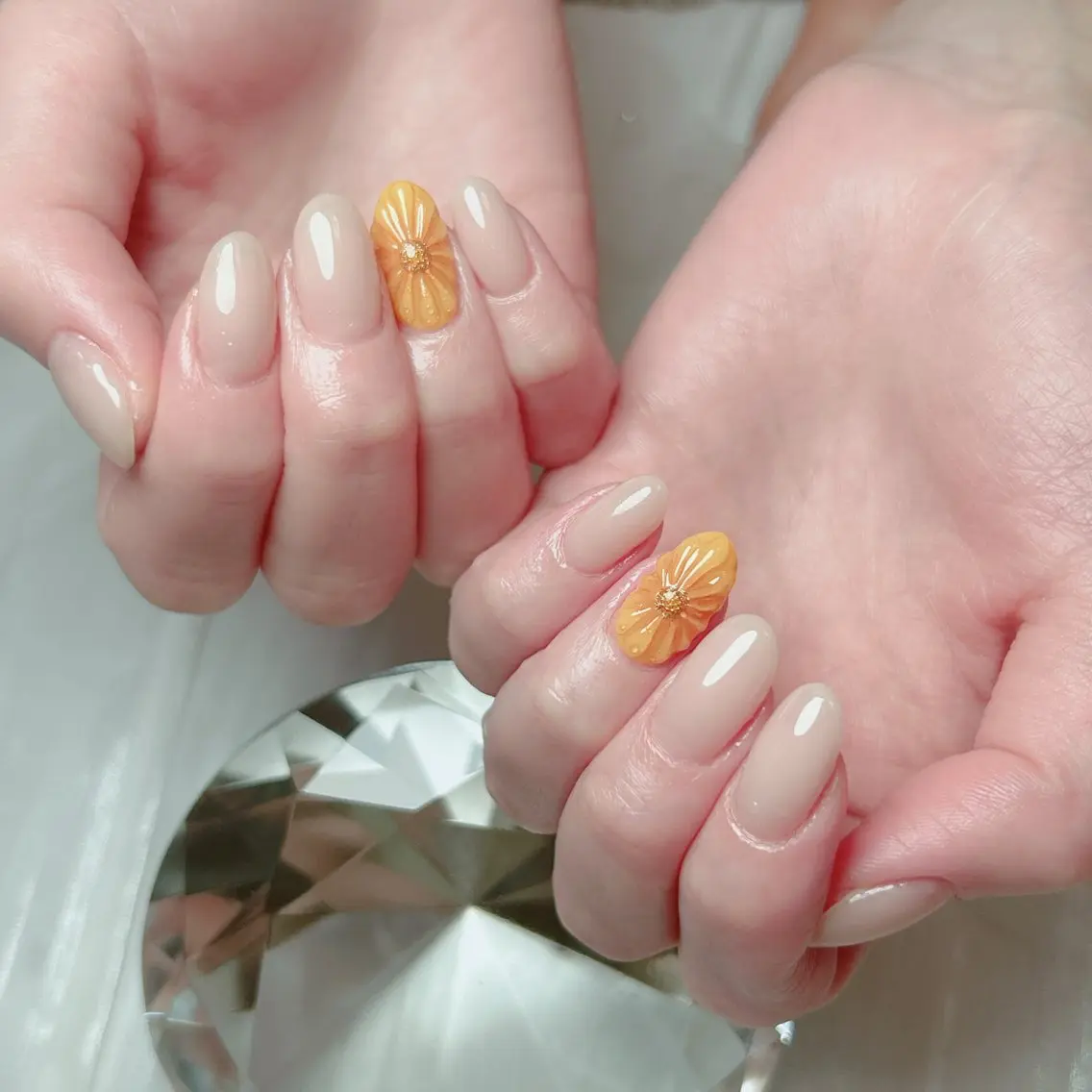 ネイル オーロラネイル フラワーネイル フレンチネイル キラキラネイル ラメ(グリッター) ハンドネイル Cute Tips nailのネイルデザイン