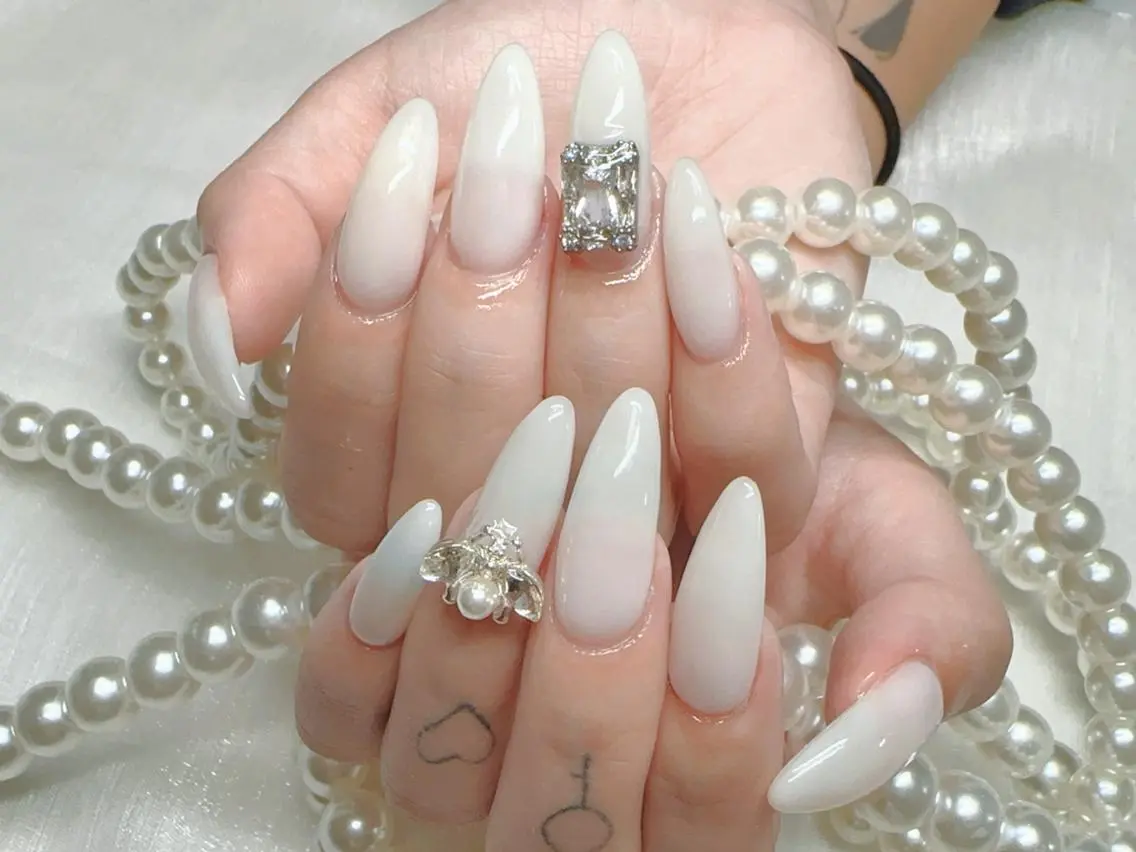 ネイル 長さ出し フレンチネイル キラキラネイル マグネットネイル ニュアンスネイル Lucky nail salonのネイルデザイン