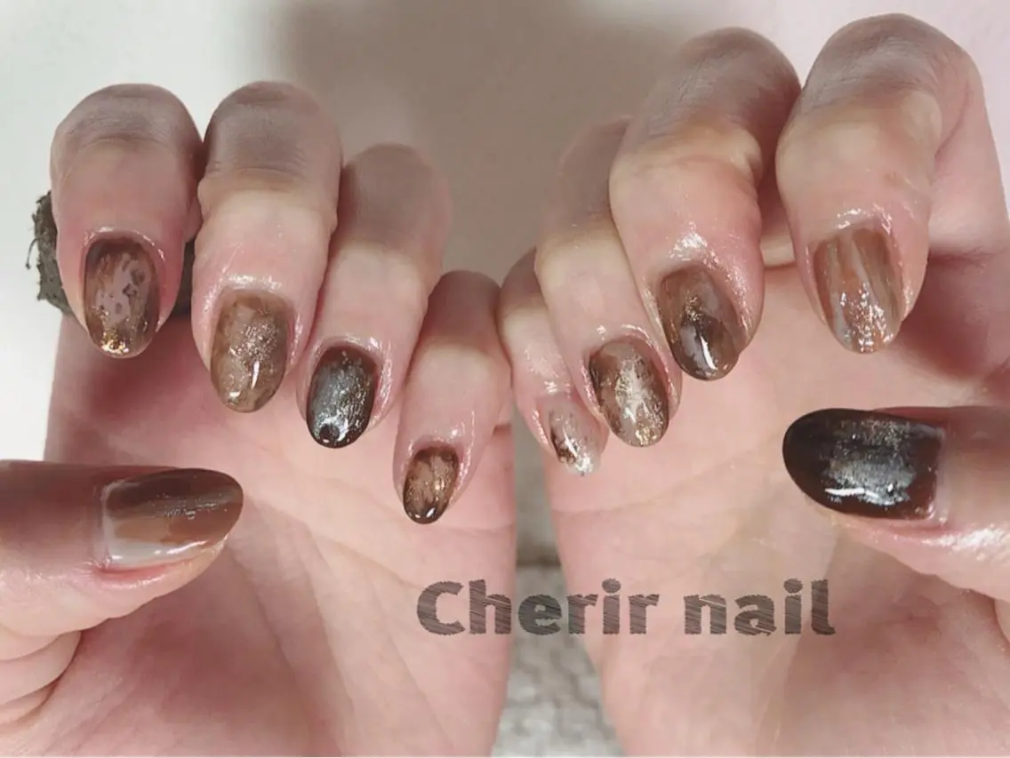 ネイル アートネイル ブラウン ニュアンスネイル ショートネイル Cherirnail kaoriのネイルデザイン