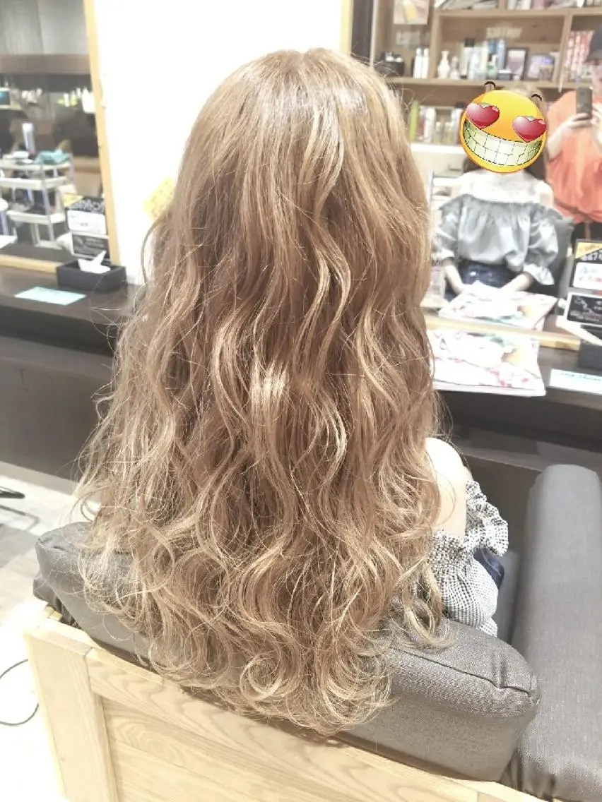 カット & オーガニックカラー &“人毛最高級ランク68㎝” エクステの写真