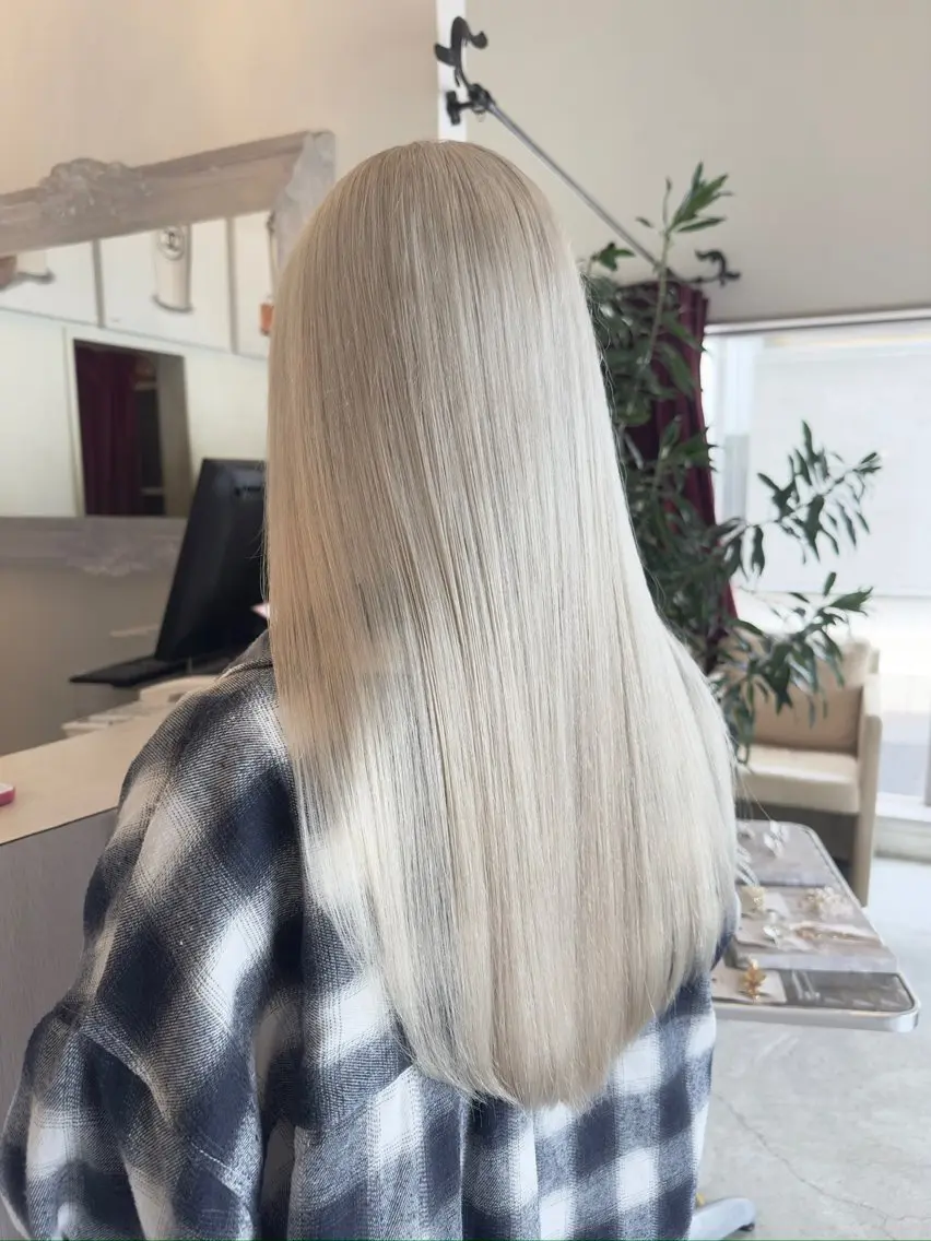 ロング カラー ブリーチ ブロンド ホワイトブロンド 加々谷 聡吾のヘアスタイル