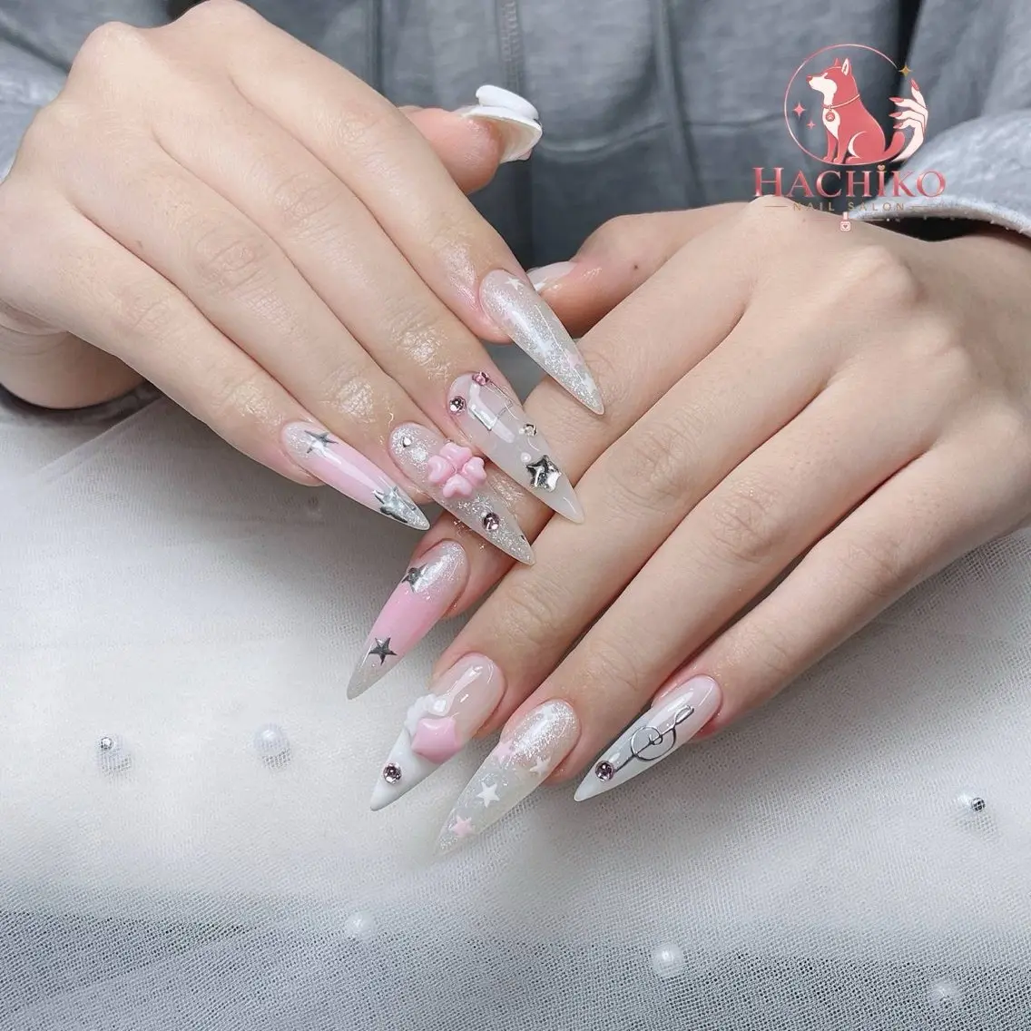 ネイル チークネイル クリアネイル ガーリー キラキラネイル 韓国ネイル ハンドネイル Hachiko Nail Salonのネイルデザイン