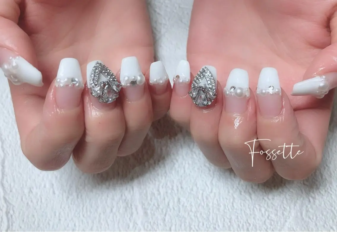 ネイル フレンチネイル 韓国ネイル ホワイト ハンドネイル nailsalon Fossetteのネイルデザイン