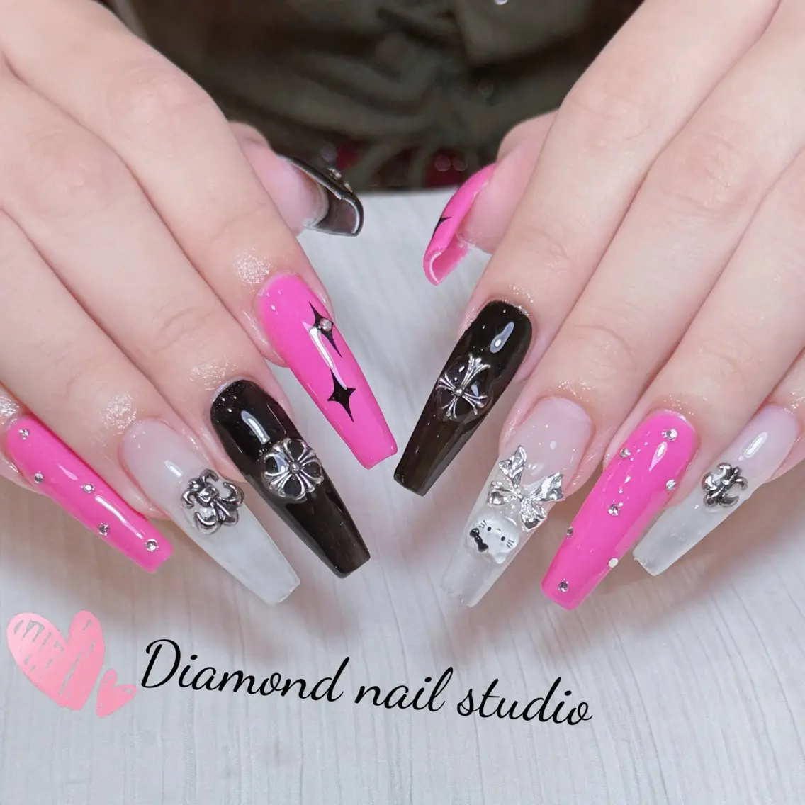 ネイル アートネイル オーロラネイル フラッシュネイル ガーリー キラキラネイル ハンドネイル Una NAILMANAMIのネイルデザイン