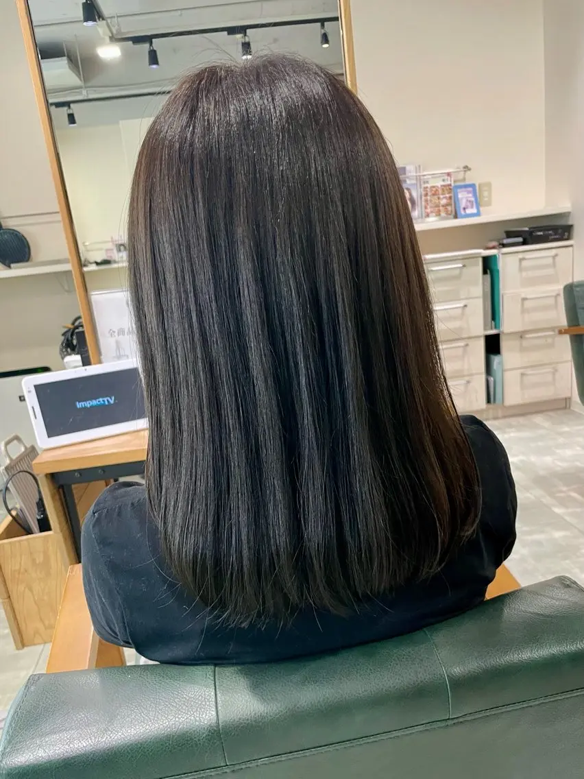ミディアム カラー アッシュ 内田 真里奈のヘアスタイル