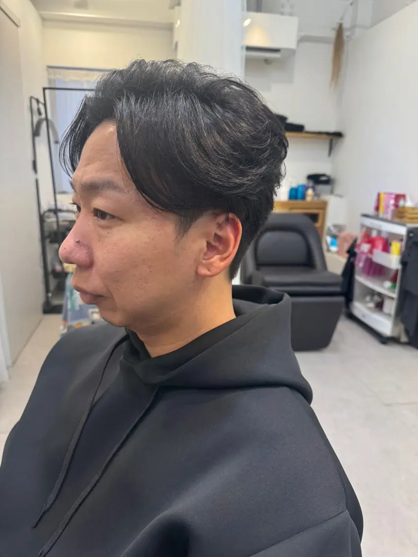 ミディアム メンズ ミディアムパーマ メンズパーマ 似合う髪型が 分からない方へのヘアスタイル
