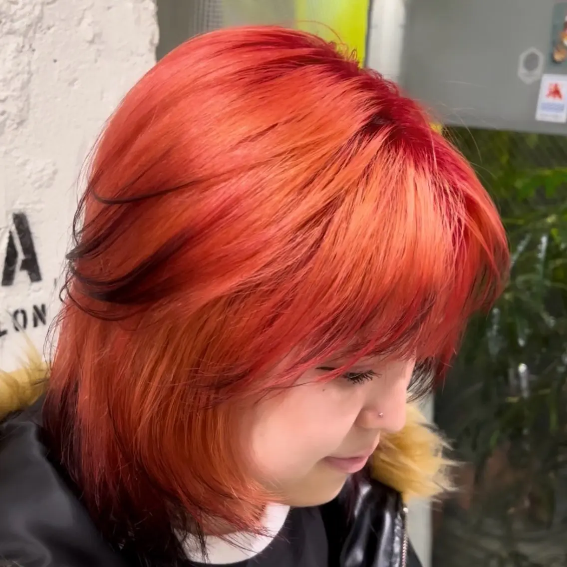 セミロング カラー ブリーチ グラデーションカラー オレンジ レッドカラー ⚡️ハイトーン/ デザインカラー⚡️のヘアスタイル
