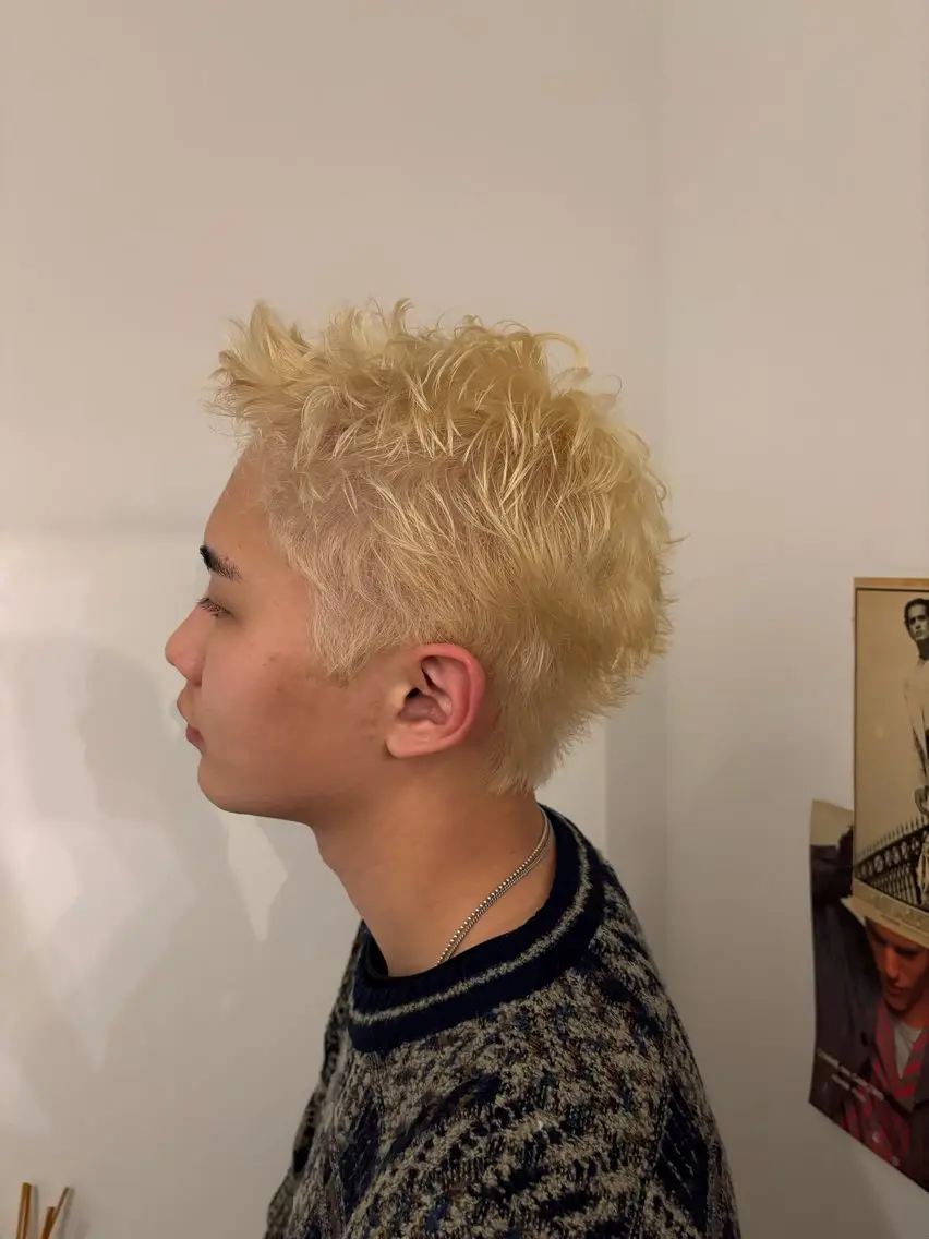ショート カラー メンズ メンズブリーチ 刈り上げ ブリーチ ショートヘア カット ヘアカラー 名古屋/メンズカット パーマ/シュンペイのヘアスタイル