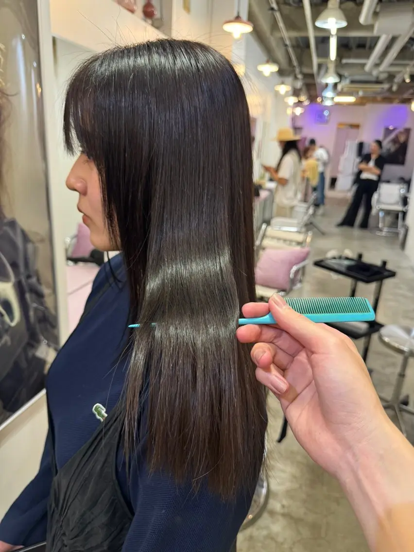 ロング 酸性ストレート カット 縮毛矯正 トリートメント 《5月クーポン記 載中》小森祐希のヘアスタイル