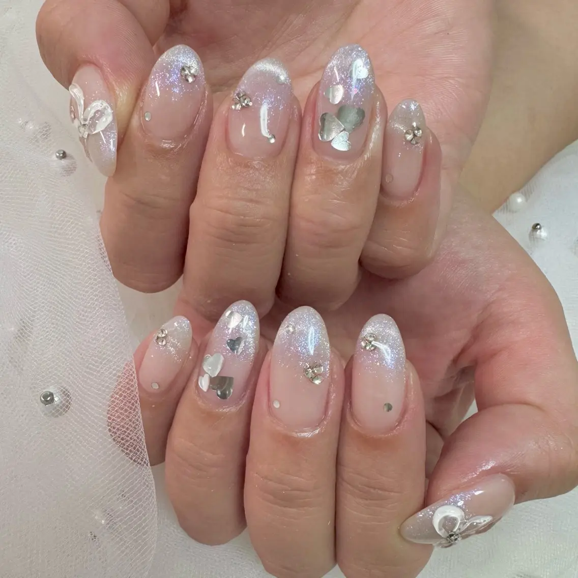 ネイル フレンチネイル マグネットネイル マグネットフレンチ リボン nail salon e'mu💐のネイルデザイン
