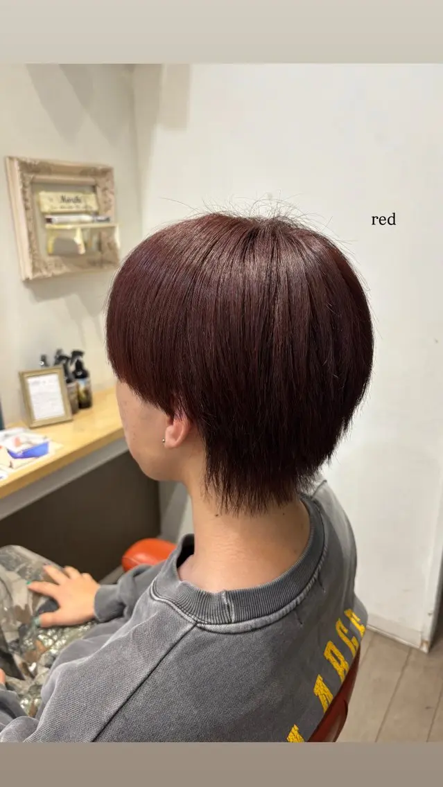 ショート カラー ヘアカラー 飯岡 セナのヘアスタイル