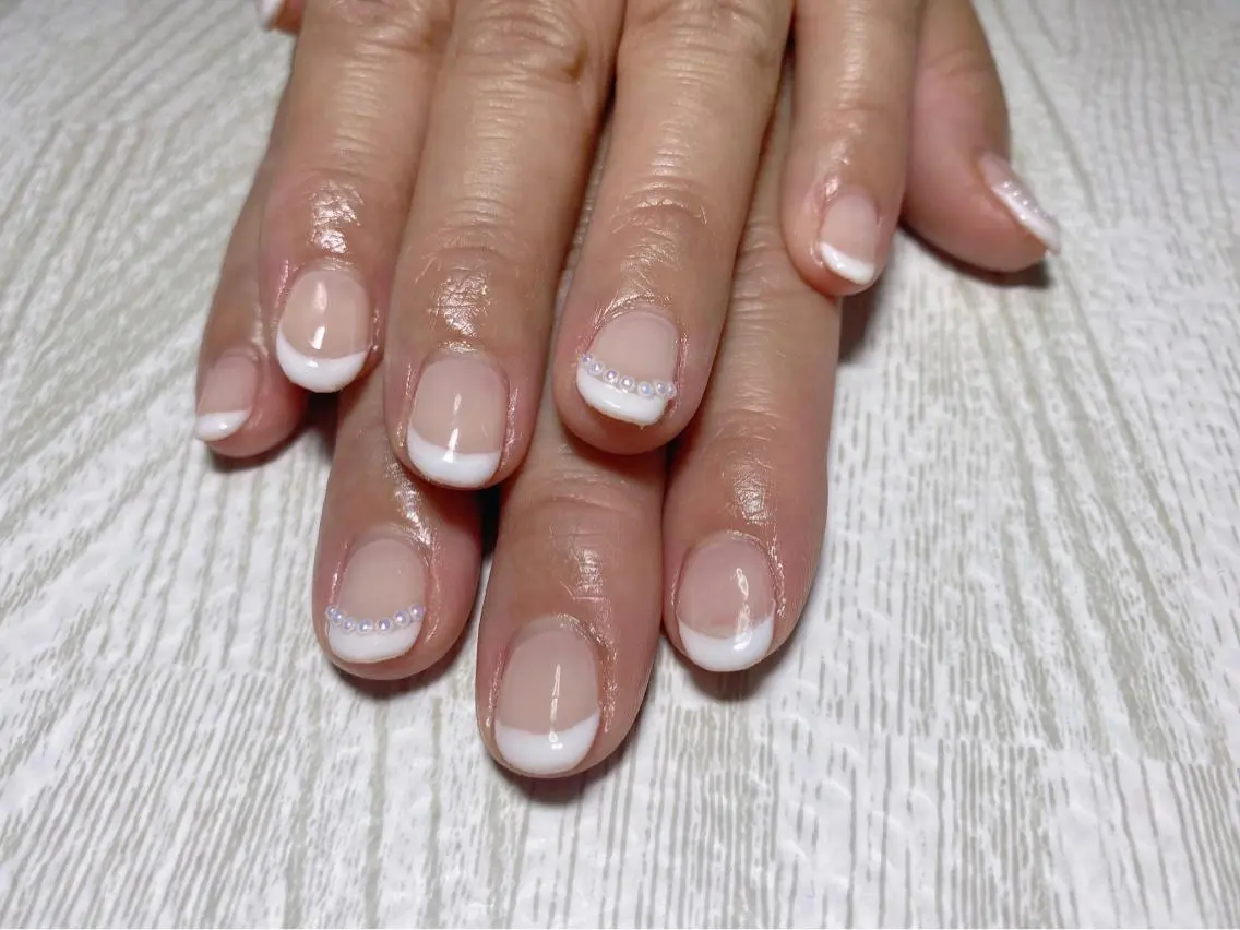 ネイル フレンチネイル ハンドネイル Ulu Nail 🌱MOMOKAのネイルデザイン