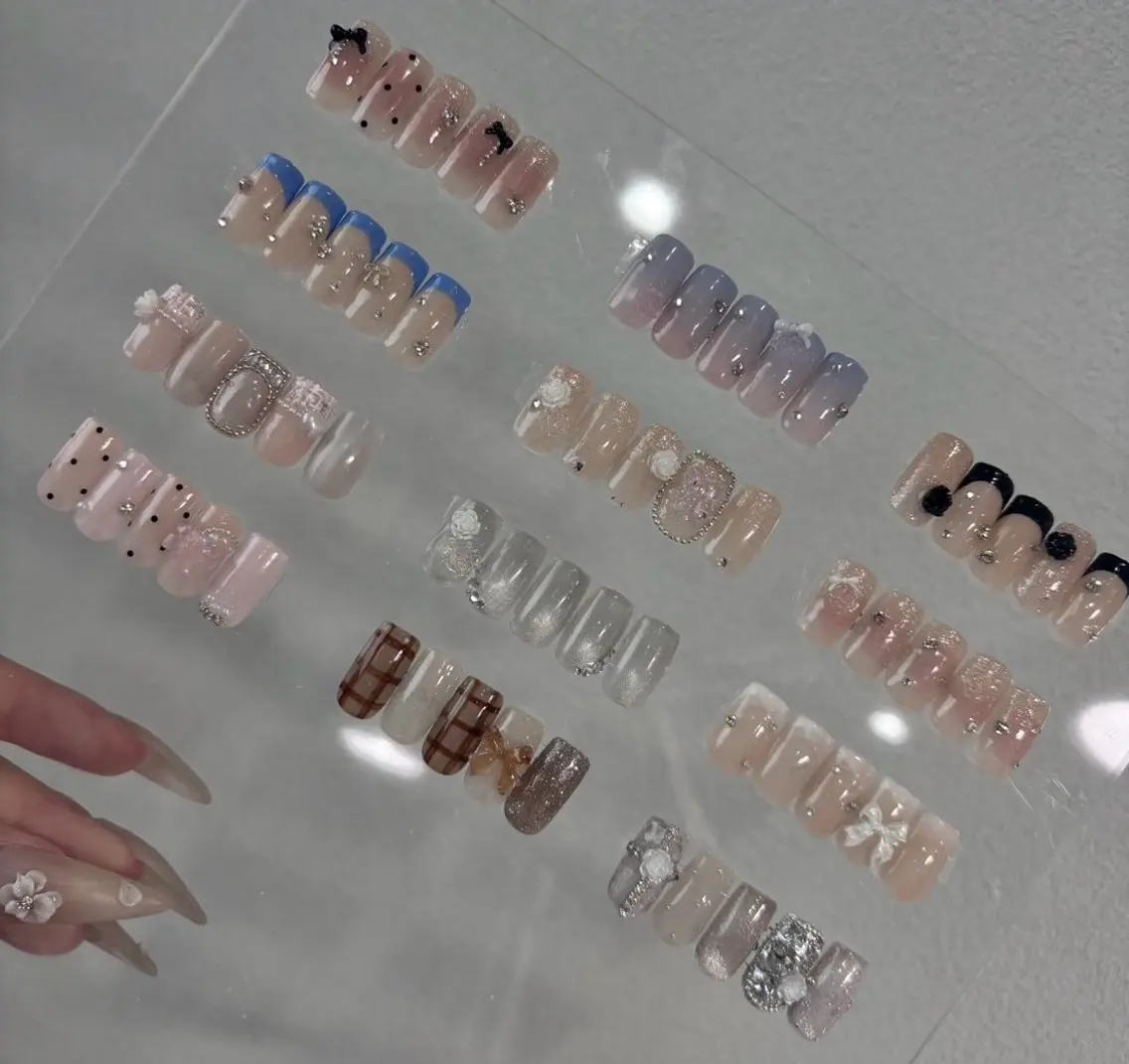 ネイル ゴージャス ハンドネイル Ema Nail 東梅田店ミキのネイルデザイン