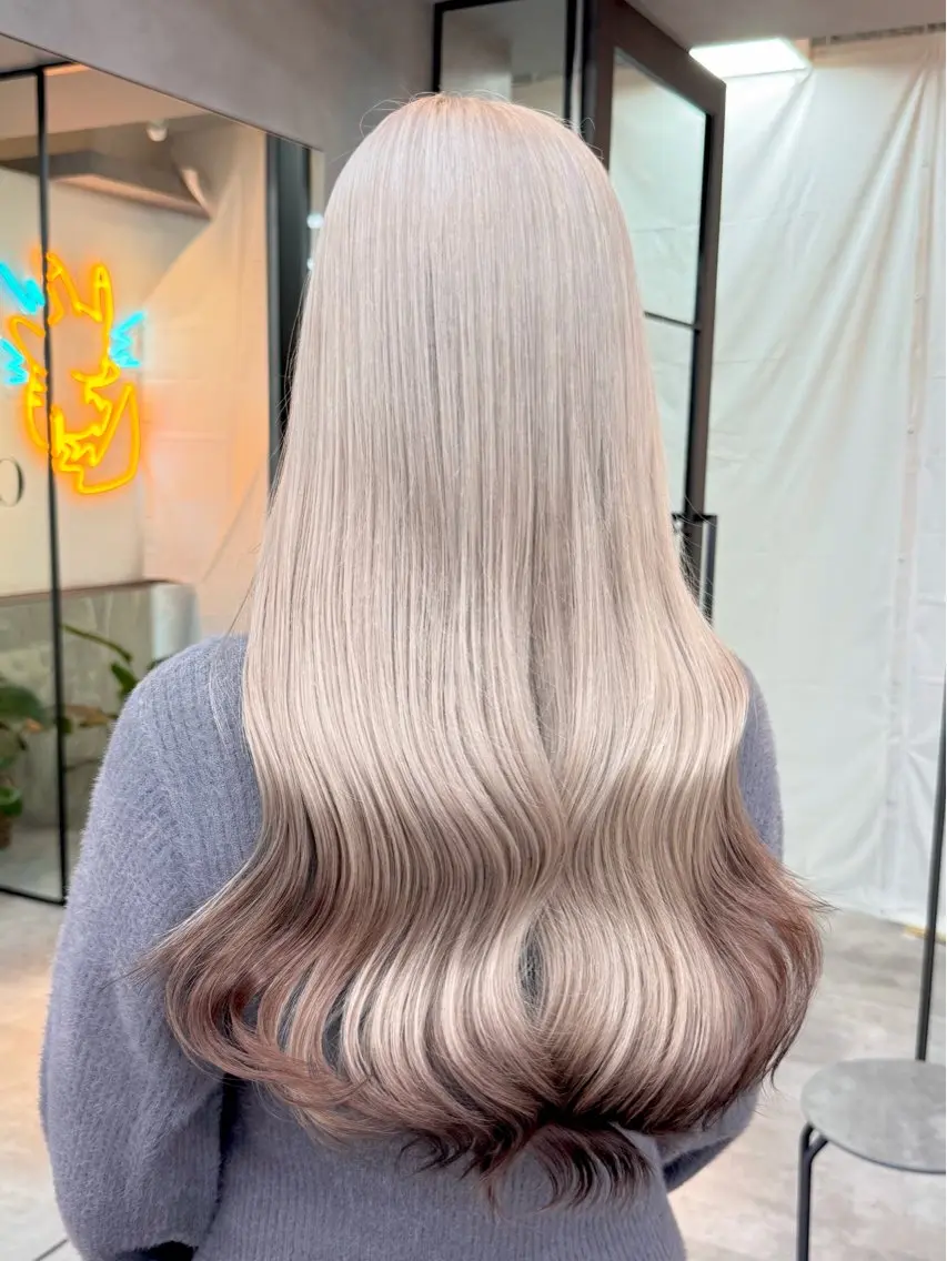 ロング カラー ヘアカラー 🇰🇷韓国風ハイ トーンKANA🖤のヘアスタイル
