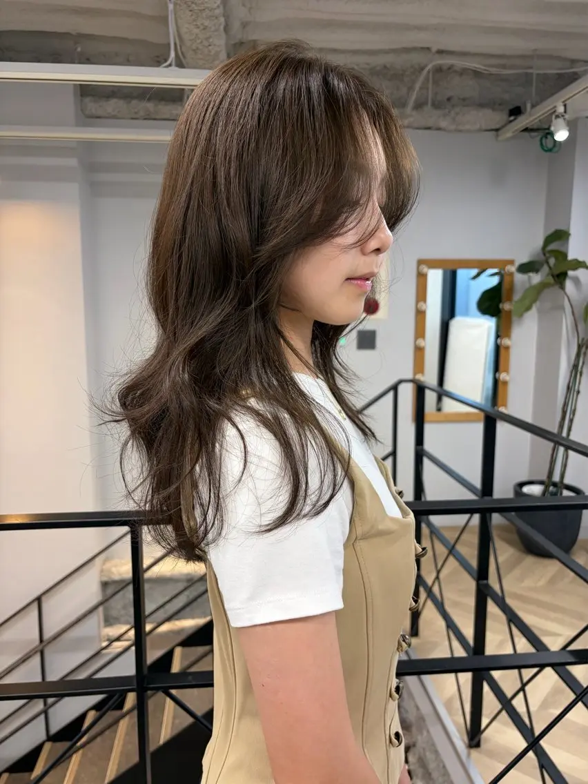 ロング ヘアカラー トリートメント 下川 結月のヘアスタイル