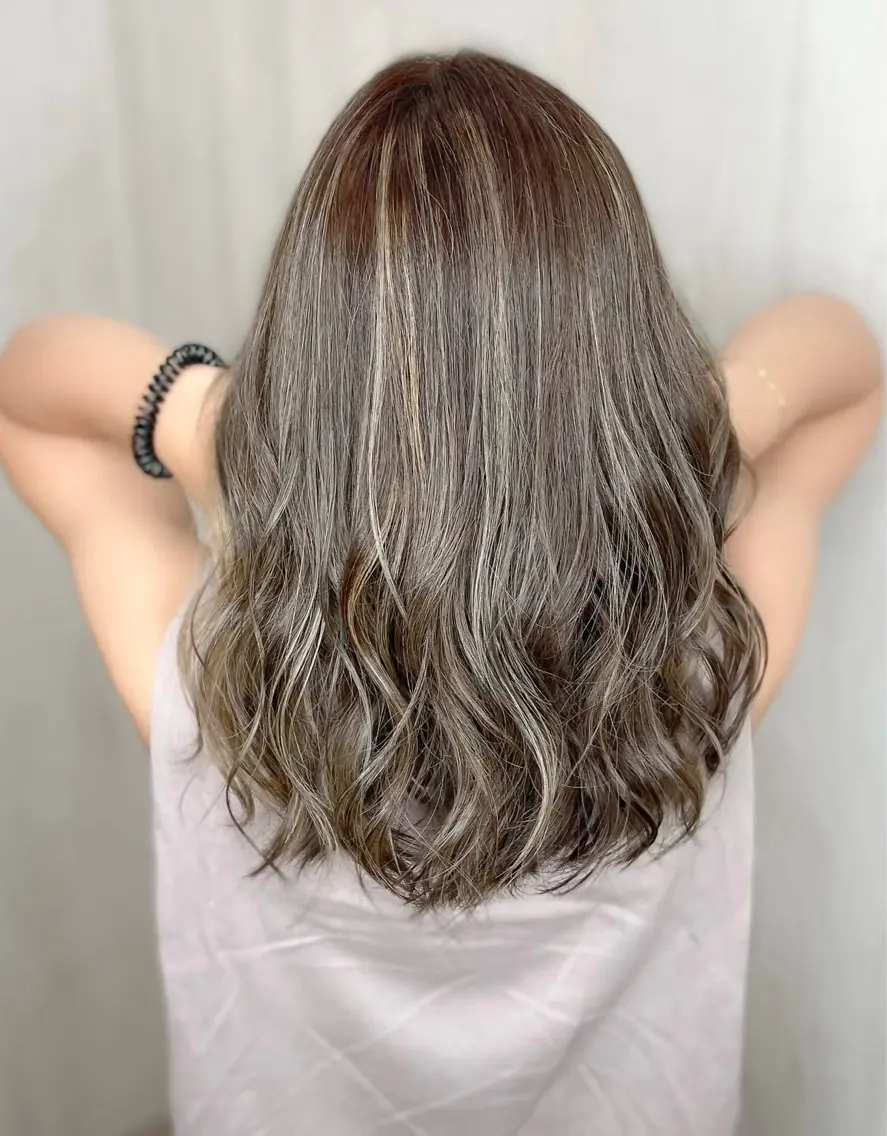 セミロング カラー 透明感カラー ハイライトカラー ハイライト 【髪質改善】 KOUKIのヘアスタイル