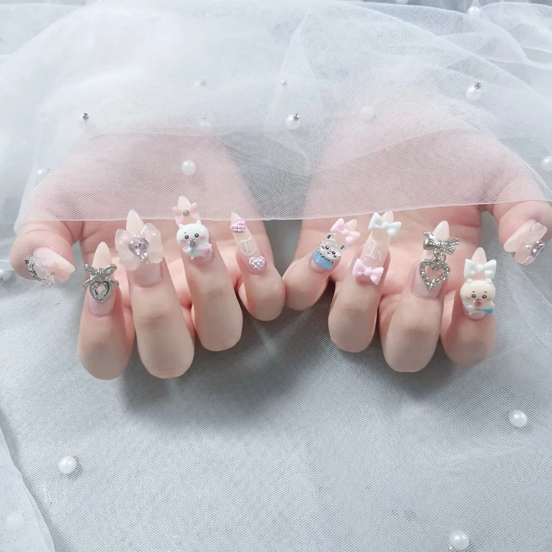 ネイル オーロラネイル クリアネイル フラッシュネイル ジェルネイル グラデーション ハンドネイル Amee Nail Salonのネイルデザイン