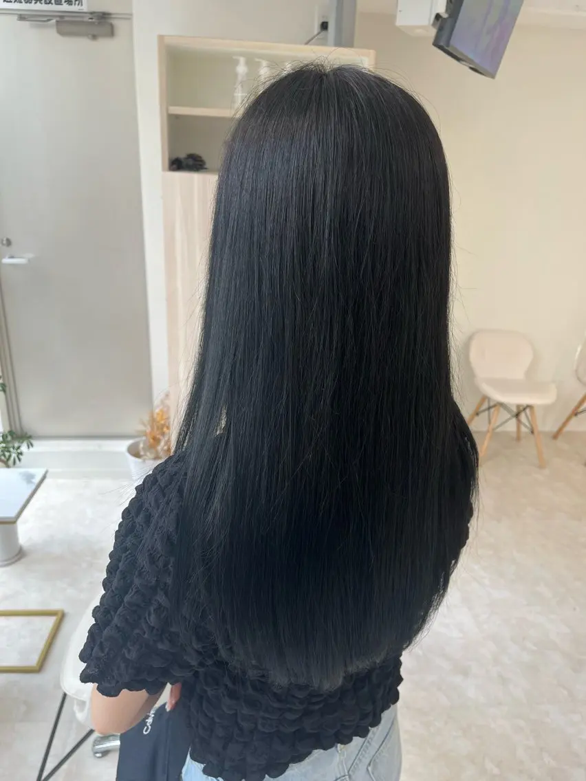 カラー 黒髪 ブルーカラー ブルーブラック ナチュラルヘア🦋 のの  YECCAのヘアスタイル