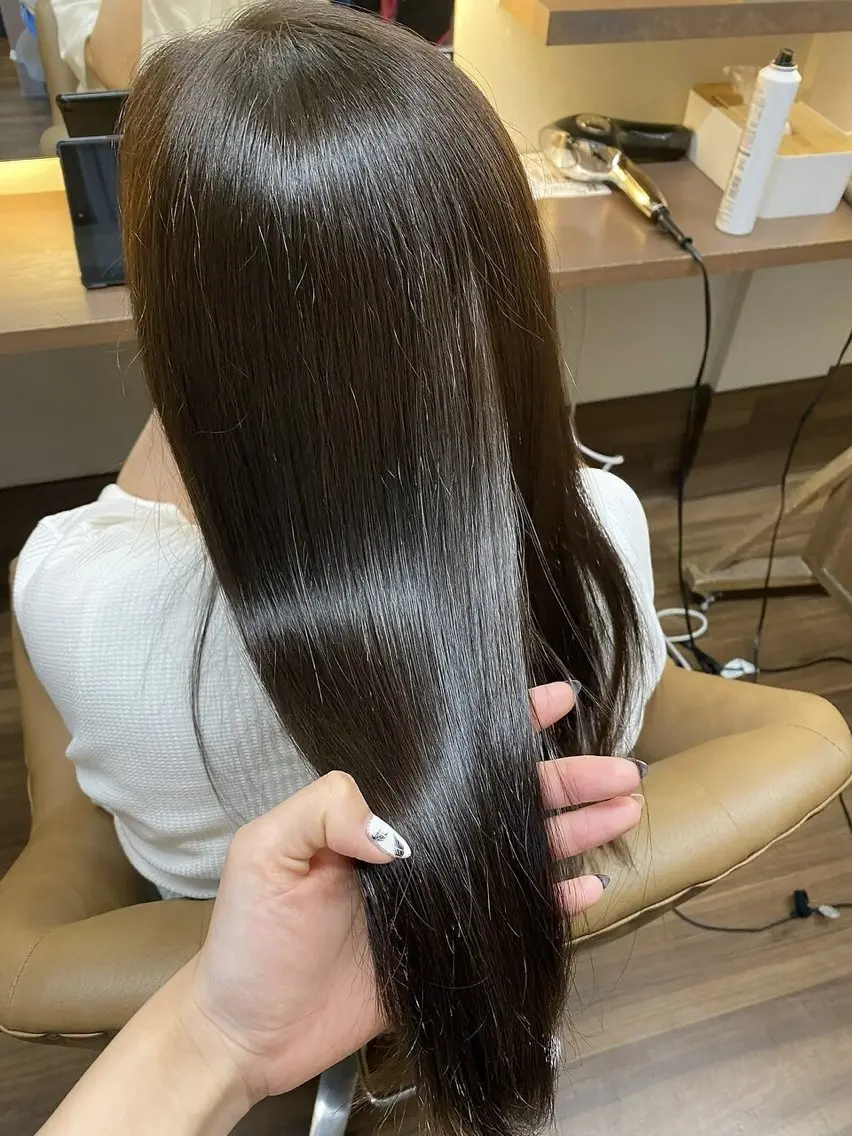 ロング カラー 作野 潮織のヘアスタイル