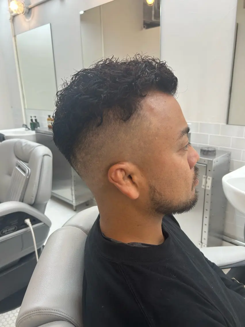 ショート パーマ メンズ フェードカット メンズパーマ 杉山 友哉のヘアスタイル